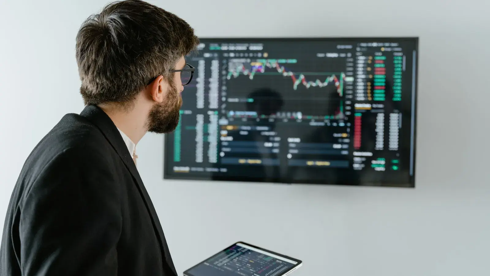 Selling Puts and Covered Calls: How Option Selling Really Works