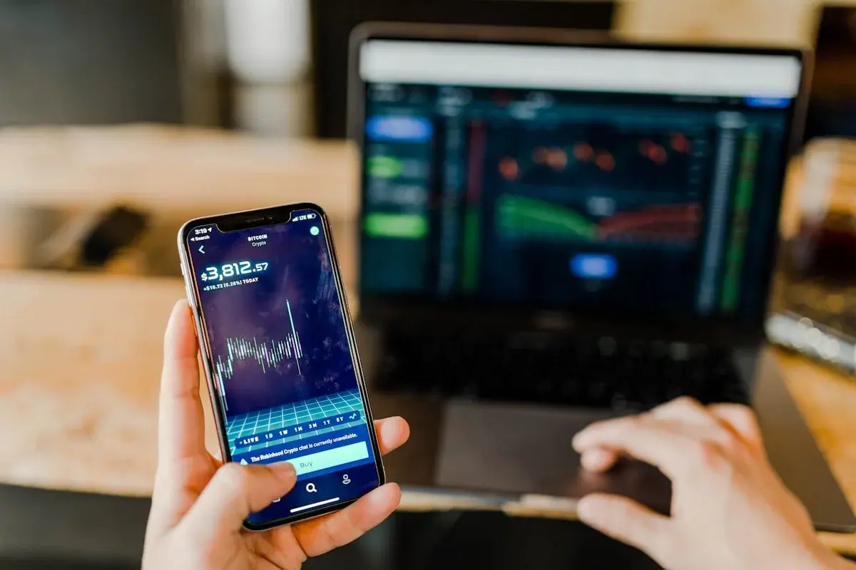 Crypto Prop Firms That Allow Weekend Holding in 2026