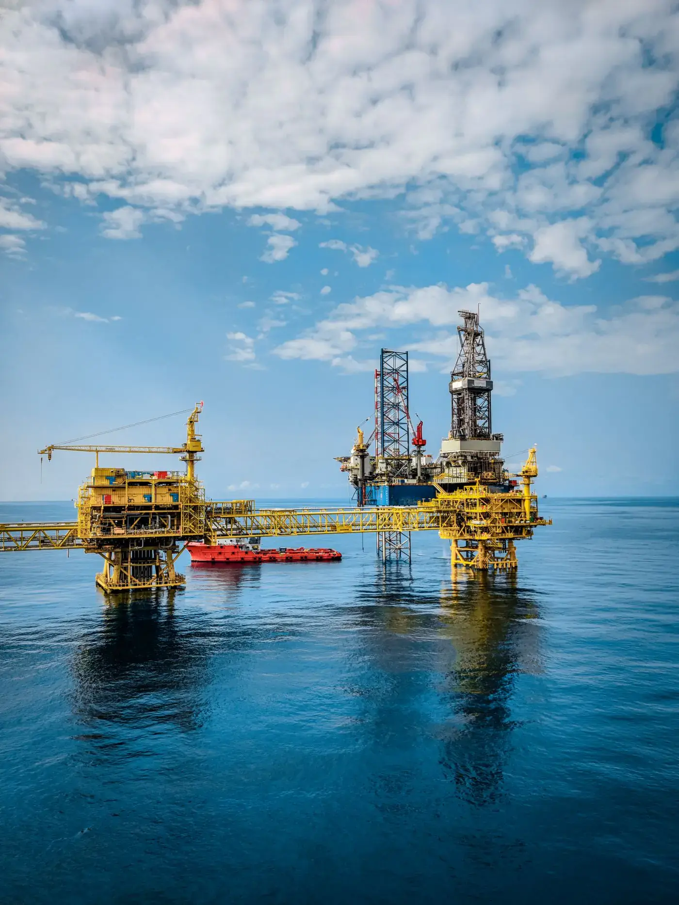 How to Trade Oil (WTI and Brent): CFDs, Futures, and Funded Accounts