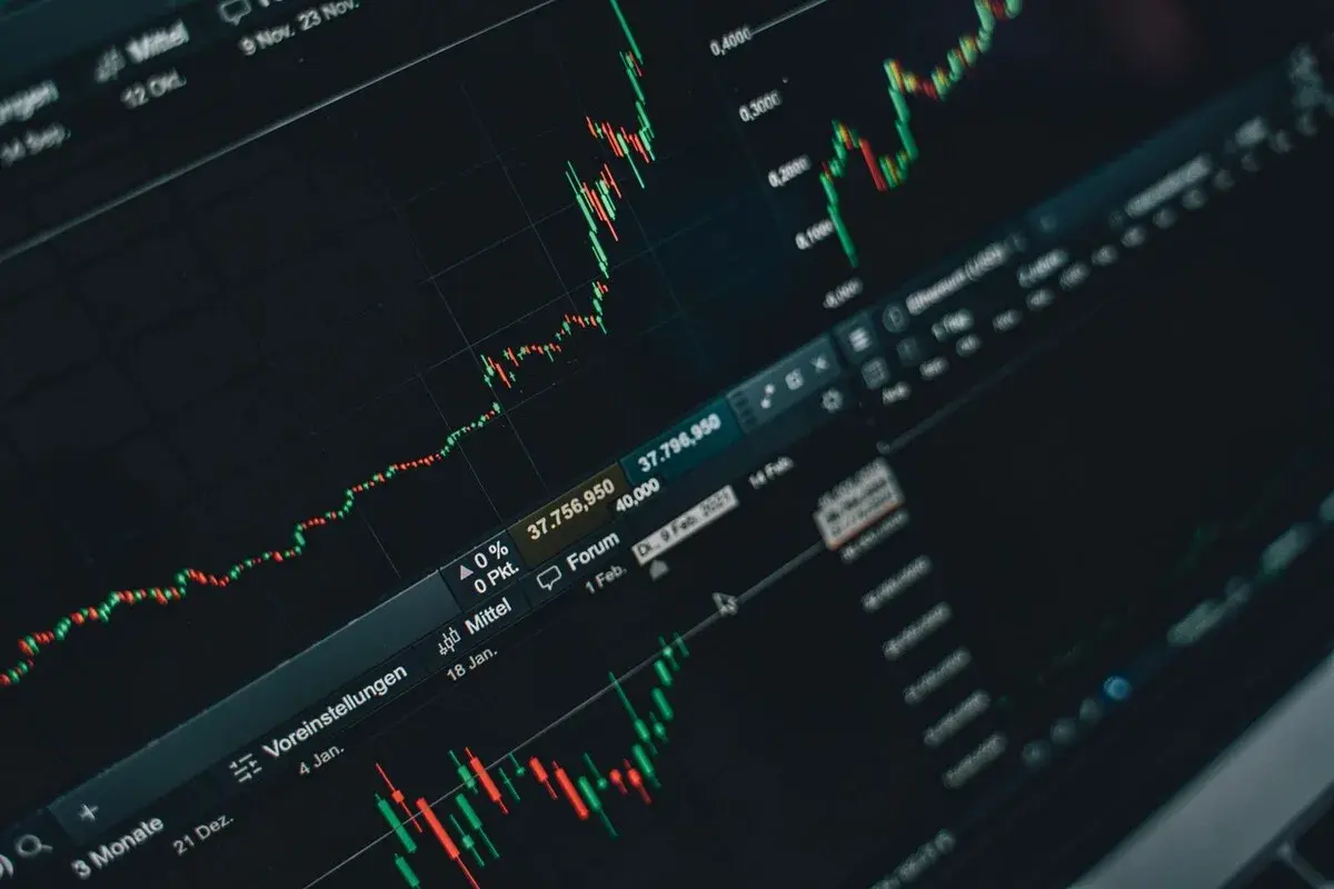 Quant Trading Explained: Strategies, Tools, and Funded Capital