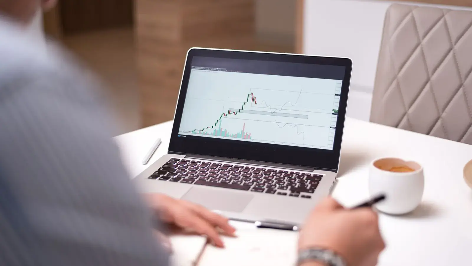 Swing Trading: What It Is and How to Start