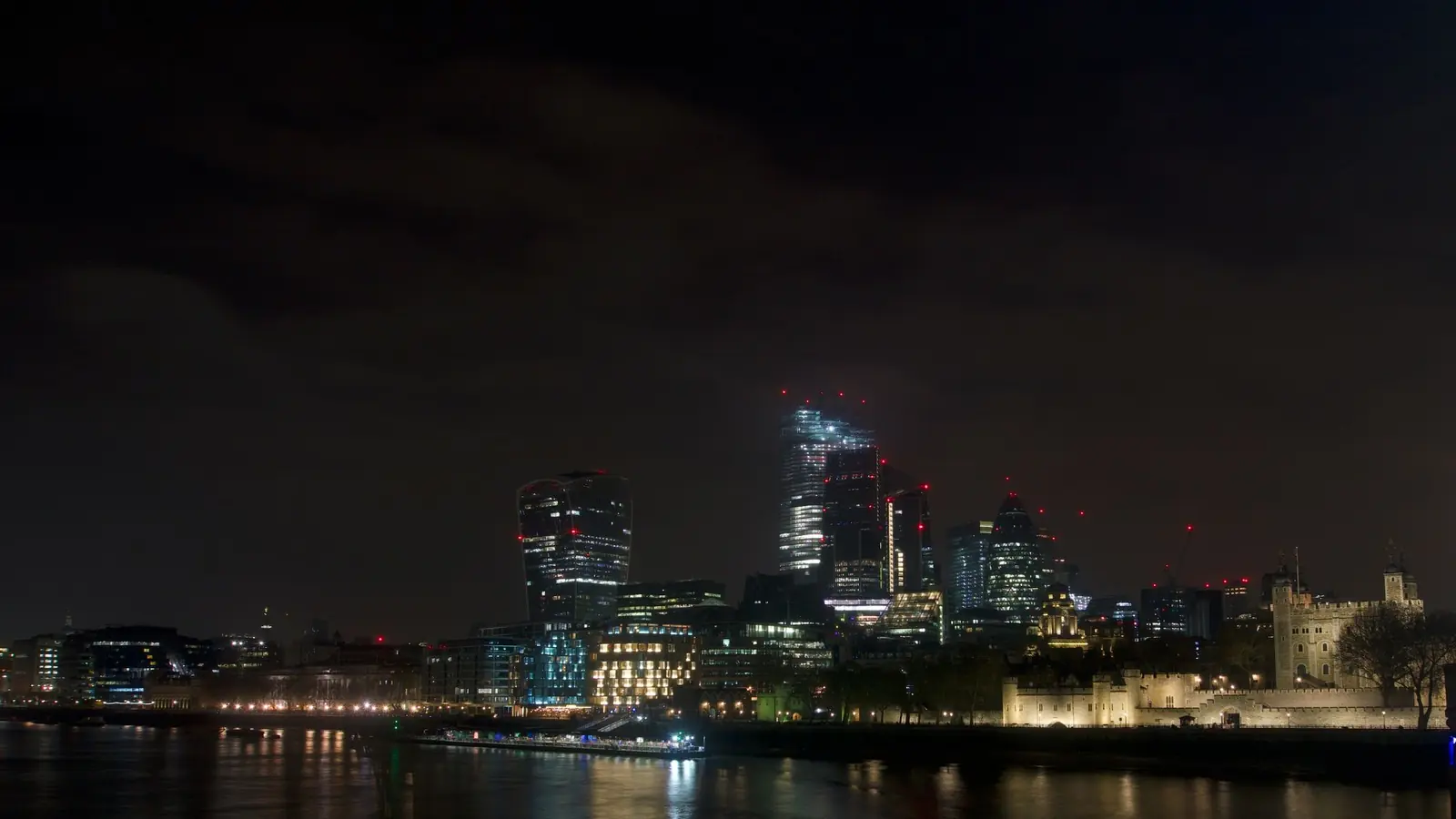 The City of London skyline at night, home of the London trading session