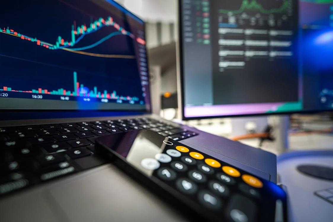 Prop firm account earnings and profit split calculations